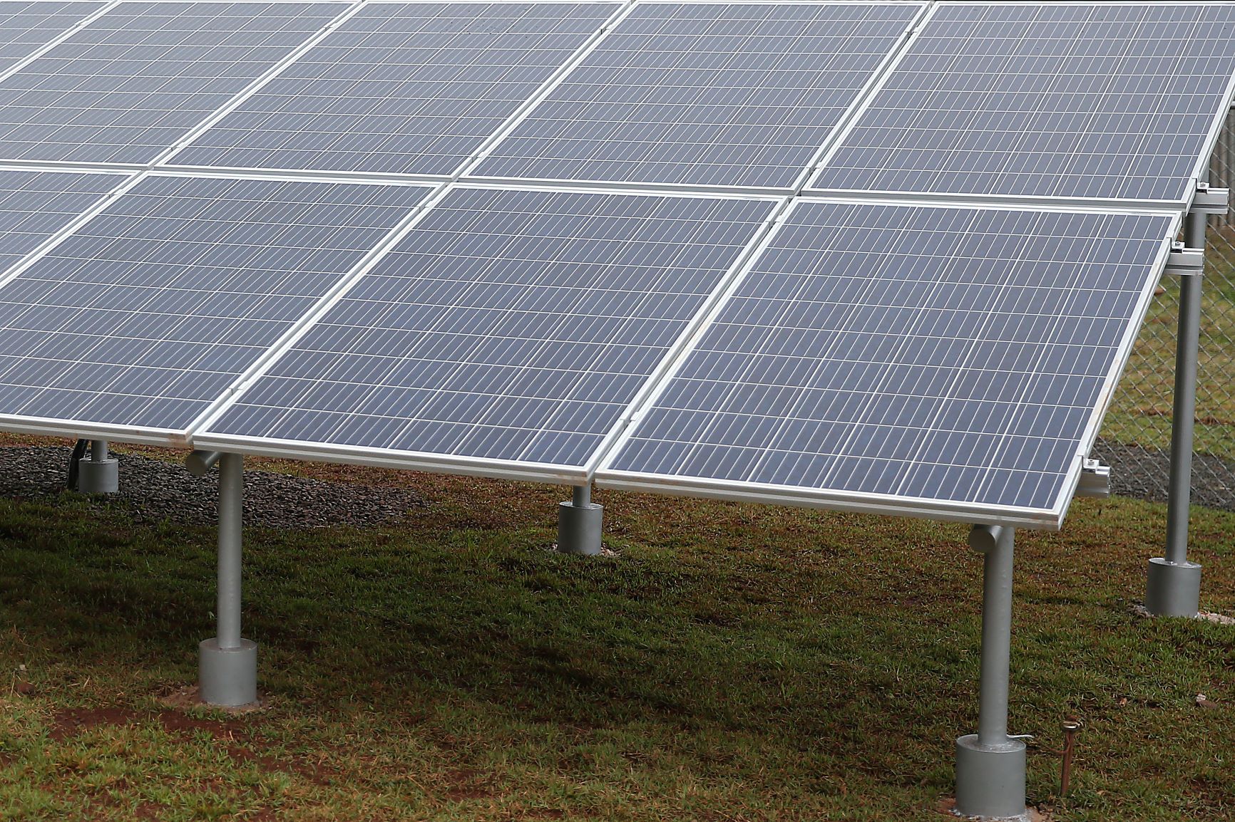 Painel solar em Goiás: material para reciclagem inclui silício, alumínio, vidro e metais nobres como cobre e prata (Foto: José Cruz/Agência Brasil)