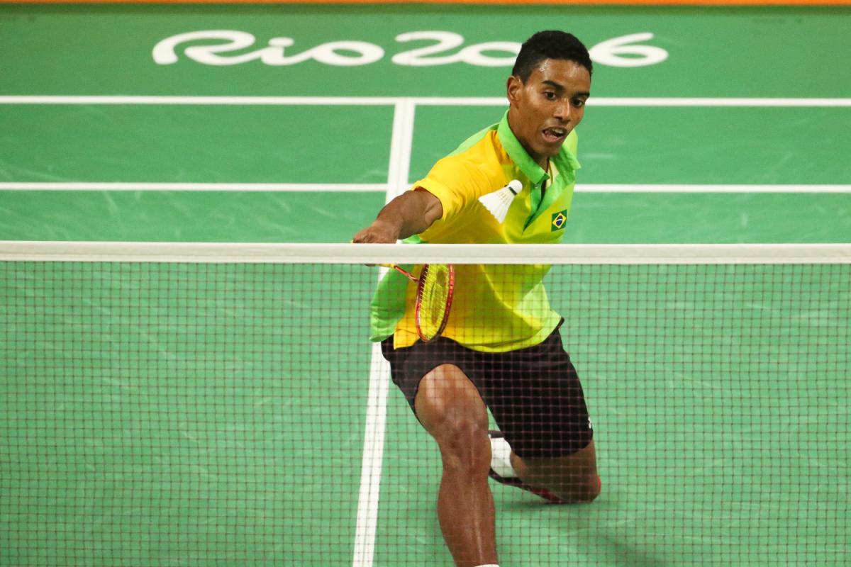 Ygor Coelho, cria da Miratus, em partida nos Jogos Olímpicos do Rio 2016: atleta está em Tóquio para representar o Brasil no badminton (Foto: Divulgação/COB)