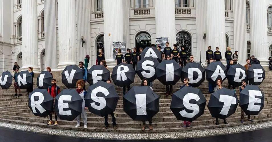 Protestos contra cortes de verbas para universidades públicas na UFPR: para estudo, reforma trabalhista ameaça liberdade de cátedra e pluralismo pedagógico nas instituições federais (Foto: UFPR - 06/12/2019)