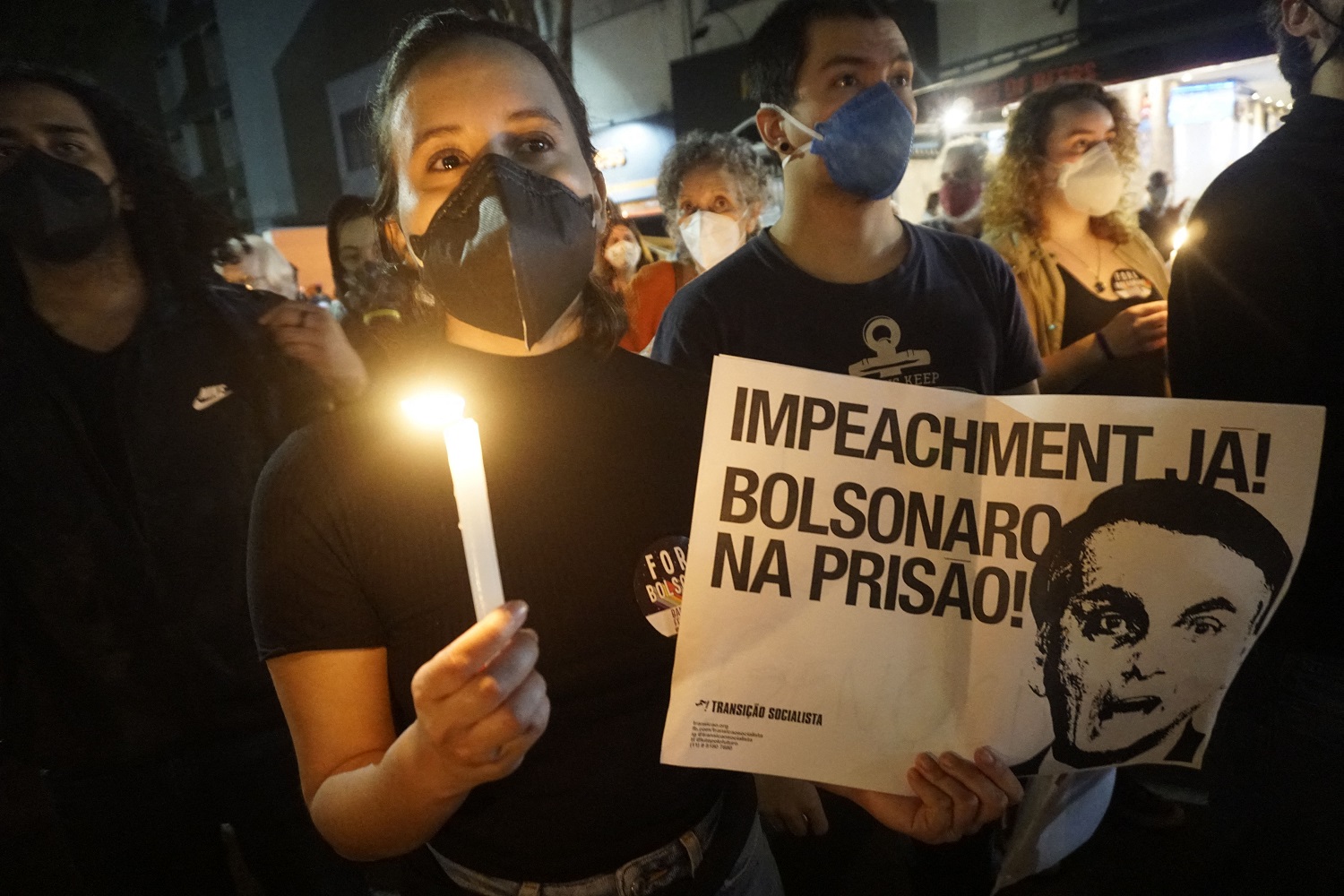 Manifestantes protestam em São Paulo contra o descaso do governo Bolsonaro no combate à pandemia. Foto Cris Faga/NurPhoto/AFP