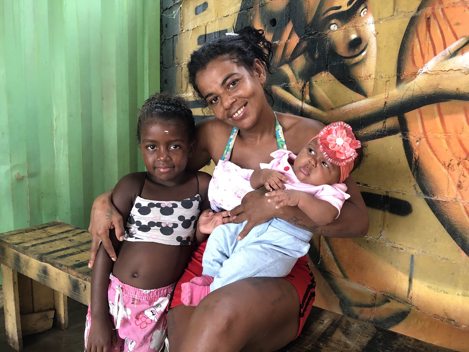 Foto Igor Soares. Março/2021 Vanessa, com os dois filhos, é moradora da favela e reclama do desabastecimento constante de energia. Foto Igor Soares. Março/2021