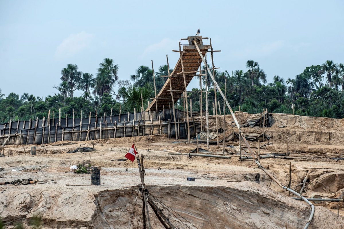 Garimpo ilegal fechado pela polícia peruana: aumento de 40% na mineração ilegal em áreas protegidas (Foto: Ernesto Benavides / AFP - 07/09/2019)
