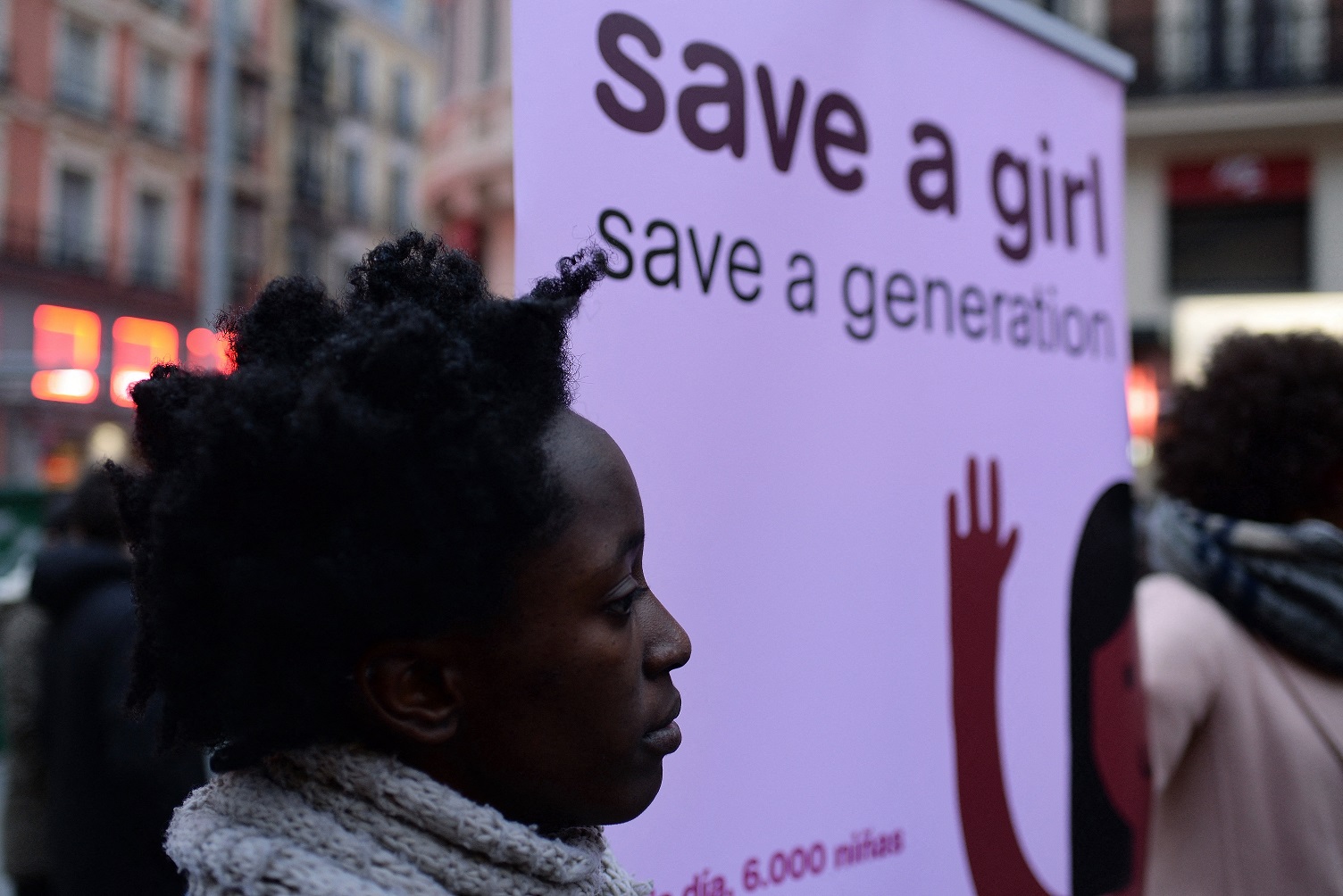 Protesto em Madri contra a mutilação de mulheres. Foto Juan Carlos Lucas/NurPhoto via AFP