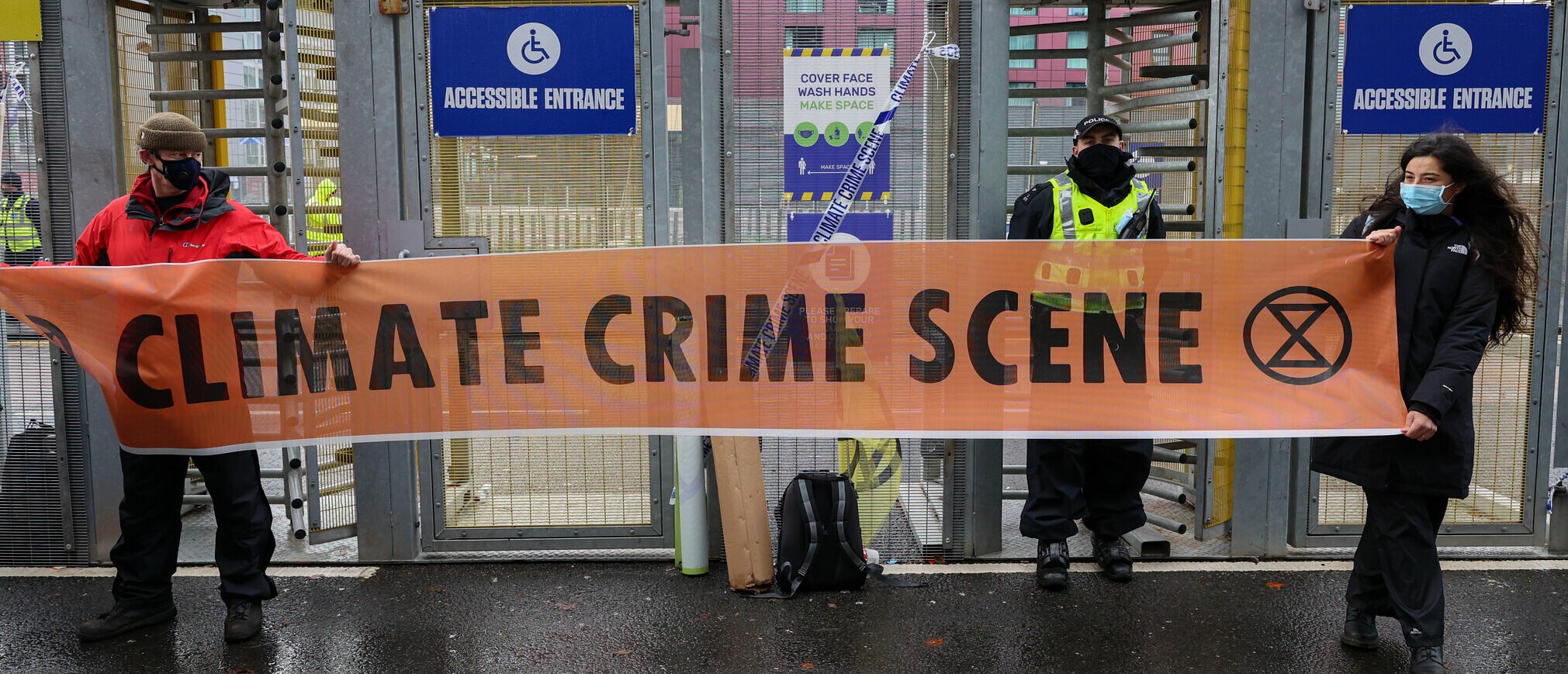 Protesto do coletivo Extinction Rebellion durante a COP26, em Glasgow: relatório de painel da ONU afirma que mundo ainda pode cortar emissões pela metade até 2030 (Foto: Felipe Werneck/OC - 04/11/2021)