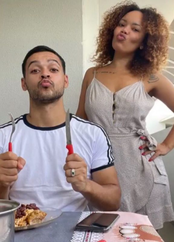 Marlon e Lucinha no apartamento em Campinas: sambistas entre estudantes de Medicina. Foto acervo pessoal