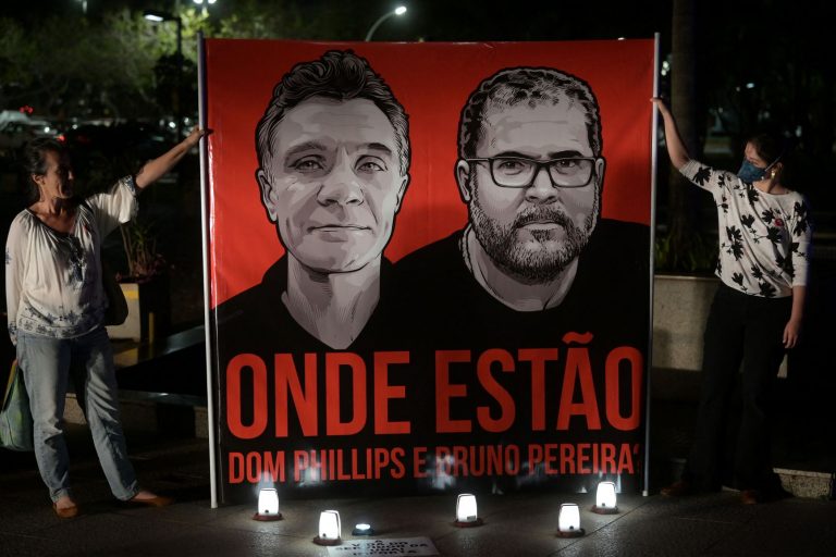 Servidores da Funai fazem protesto em Brasília: organizações acionam Conselho de Direitos Humanos da OEA por respostas sobre o desaparecimento de jornalista e indigenista (Foto: Evaristo Sá / AFP)