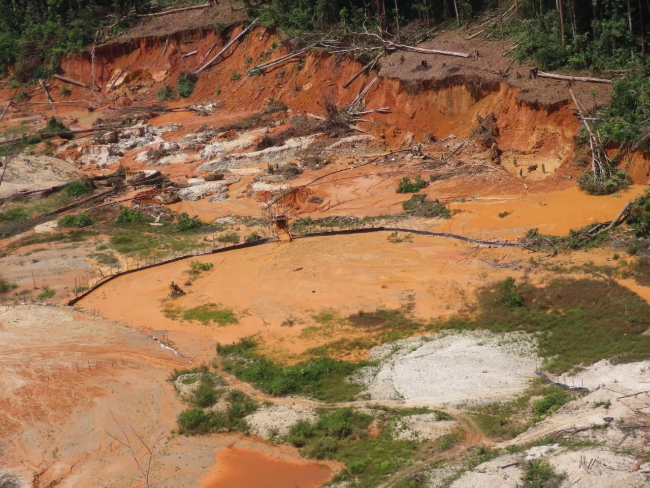 Imagens dos estragos provocados pelo garimpo ilegal na Terra Indígena Yanomami. Foto Dário Kopenawa