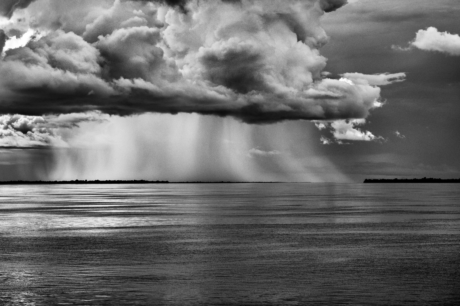 A exuberância do Rio Negro, no Amazonas, pelas lentes de Salgado: "Uma grande parte da corrente de umidade que viaja pelo planeta vem da Amazônia (Foto: Sebastião Salgado - 2019)