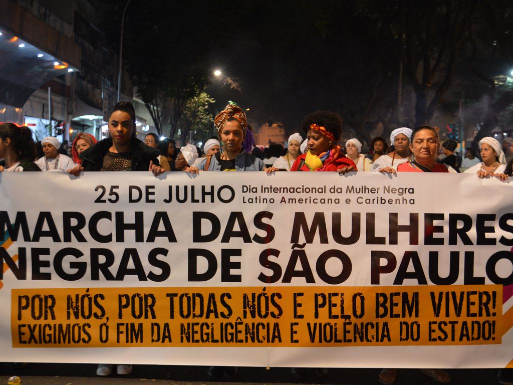 Marcha das Mulheres Negras no Dia Internacional da Mulher Negra, Latino Americana e Caribenha, em São Paulo: marco de luta e resistência racial na América Latina (Foto: Ravena Rosa/Agência Brasil - 25/07/2018)