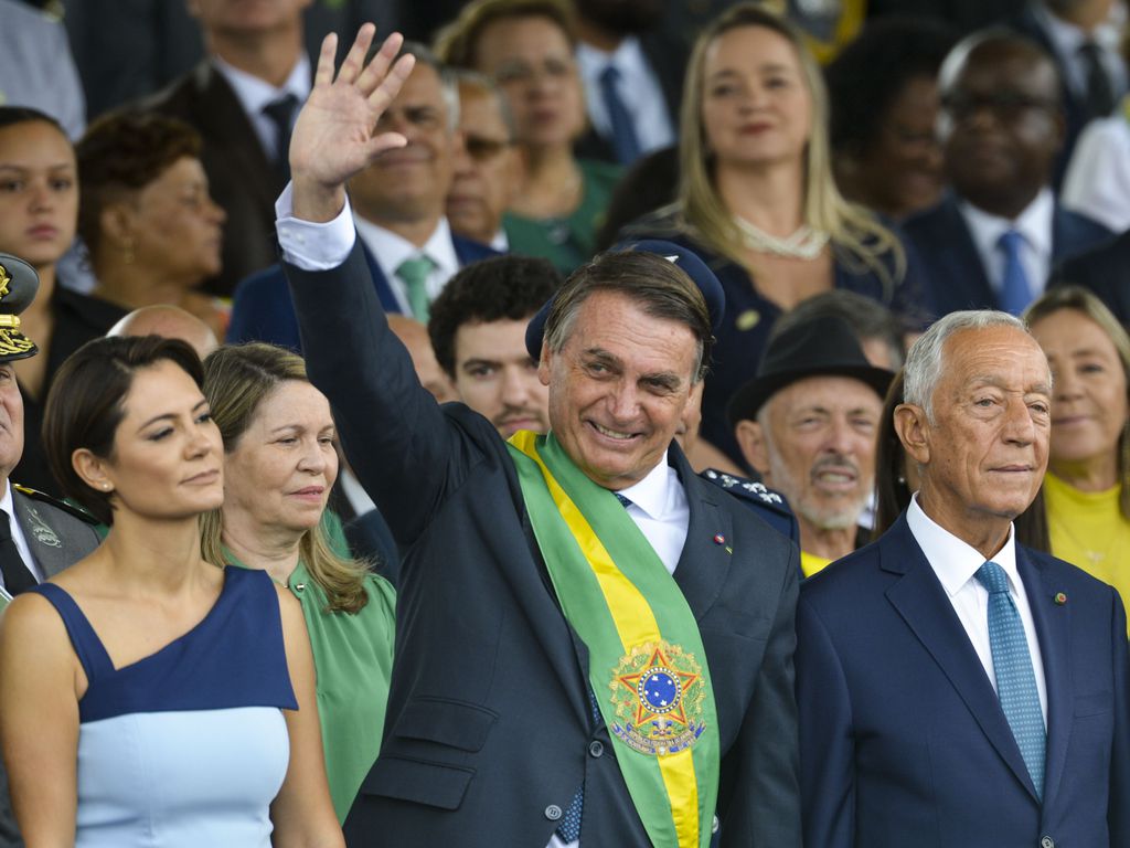 E quando elegem um babaca para comandar o país?