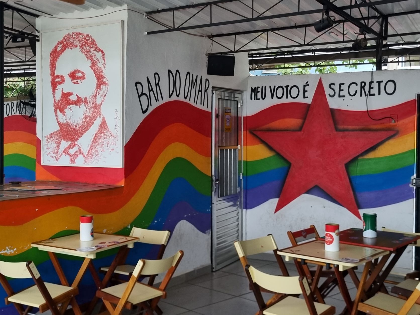 O Bar do Omar, no alto do Morro do Pinto, na Zona Portuária do Rio: Lula como inspiração (Foto: Oscar Valporto)