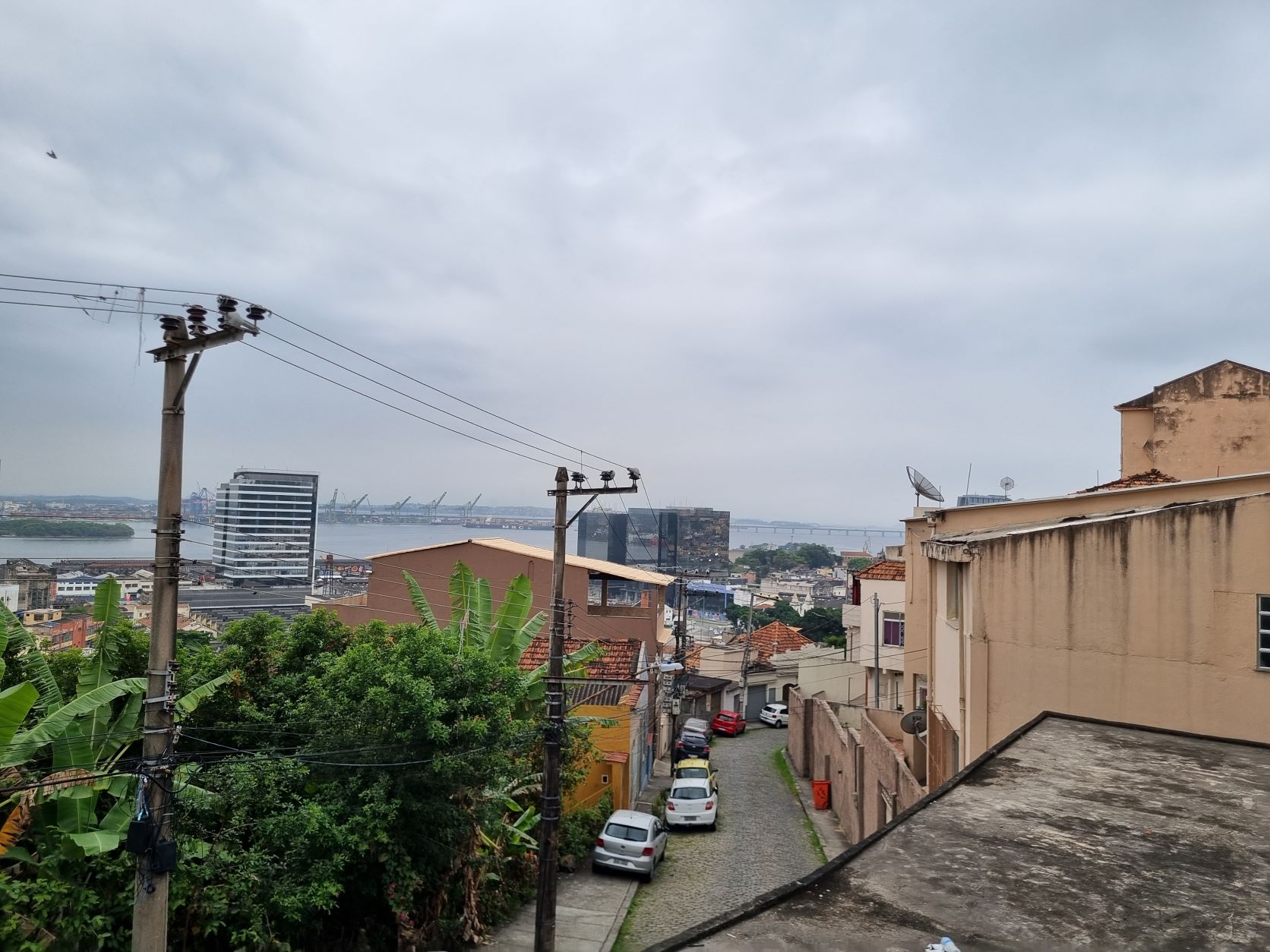 Morro do Pinto: cenário e clima de subúrbio, perto do Centro do Rio (Foto: Oscar Valporto)