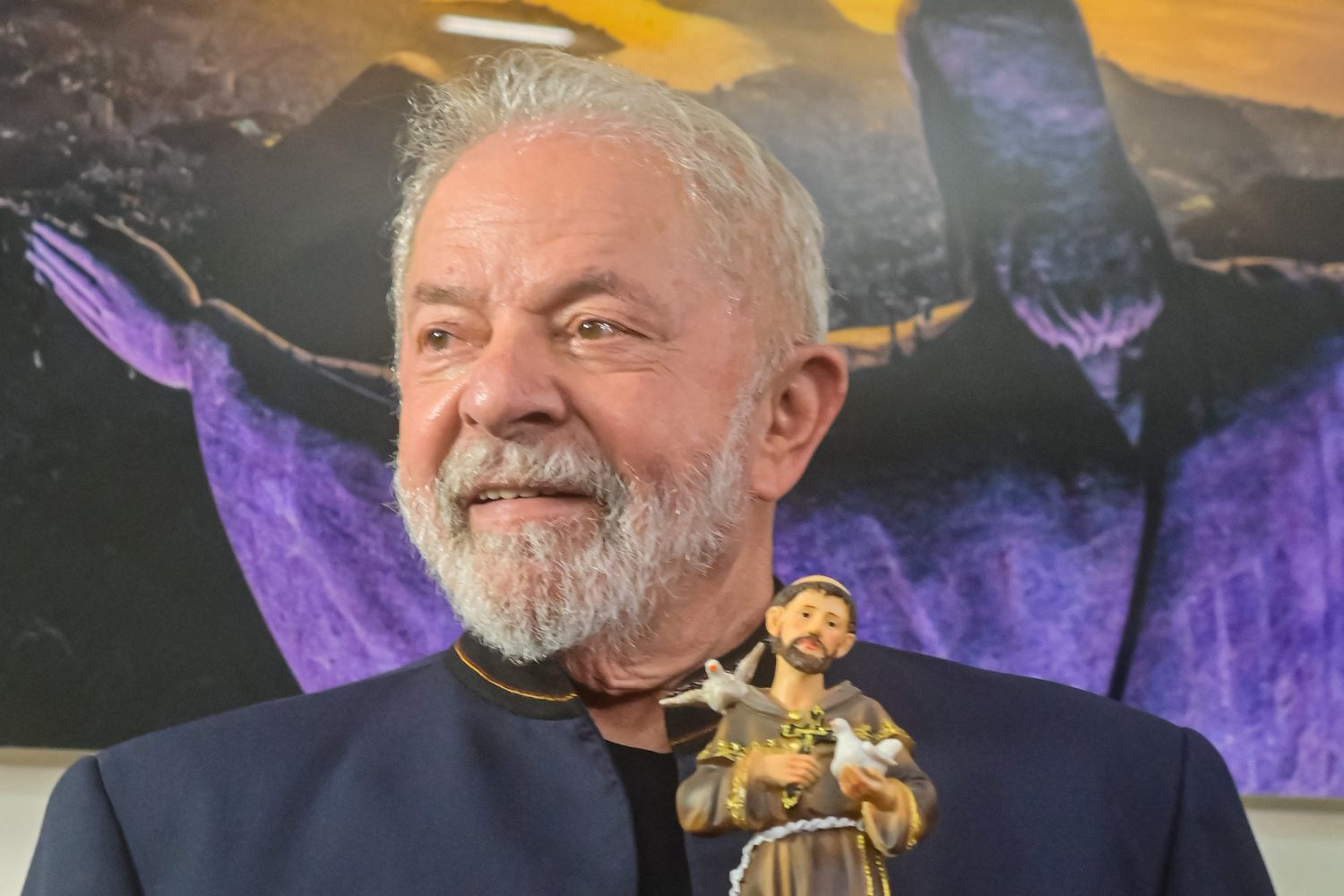 Lula posa para foto após encontro com o Frei Davi e os frades franciscanos. Foto Maurício Rummers/Brazil Photo Press