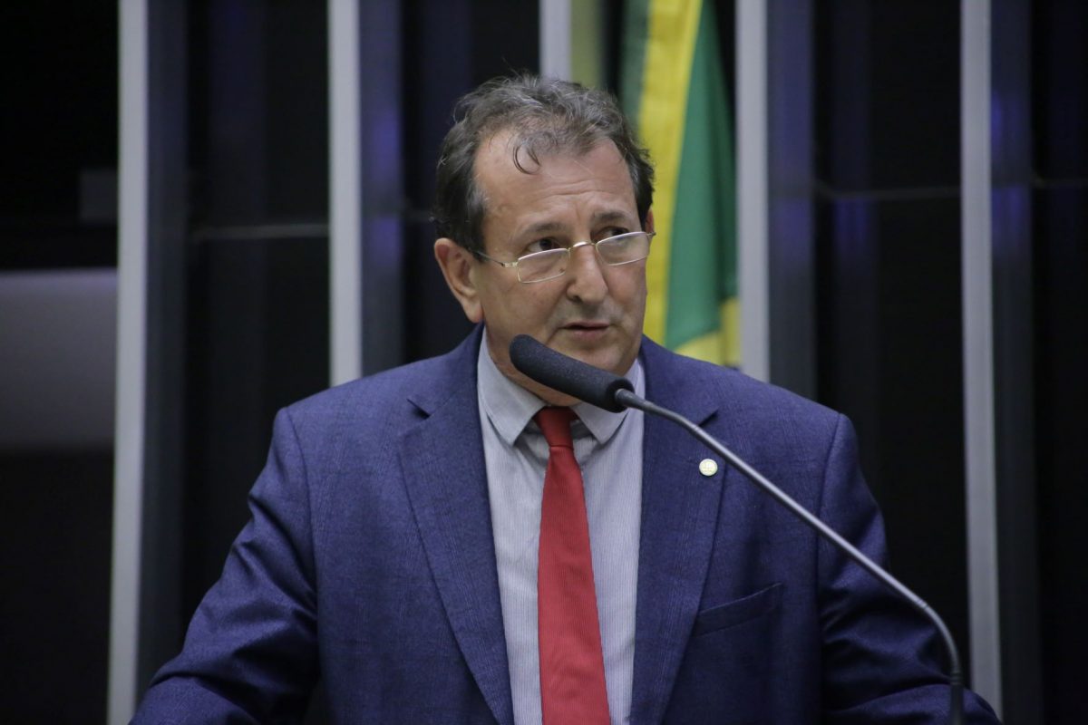 O deputado Nilto Tatto na tribuna da Câmara: previsão de ofensiva legislativa de Bolsonaro e seus aliados contra o meio ambiente (Foto: Paulo Sergio / Câmara dos Deputados - 23/02/2022)