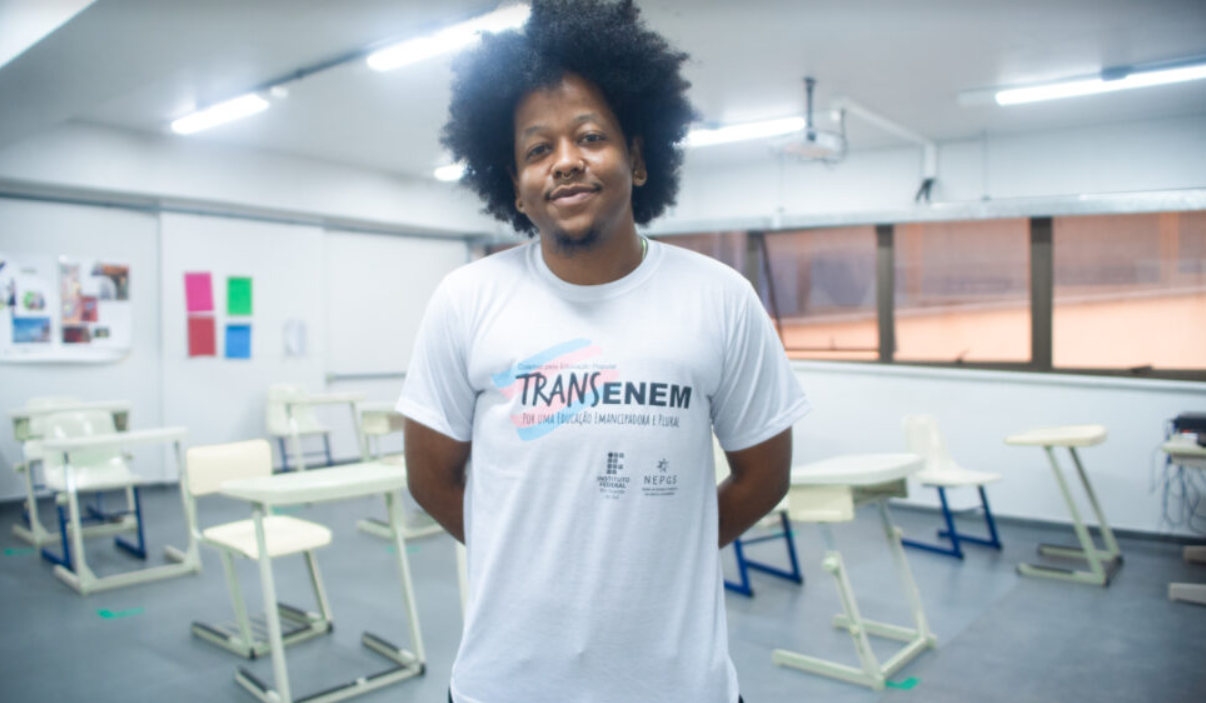 Quebrando armários: os desafios de estudantes, pais e professores LGBTQIA+