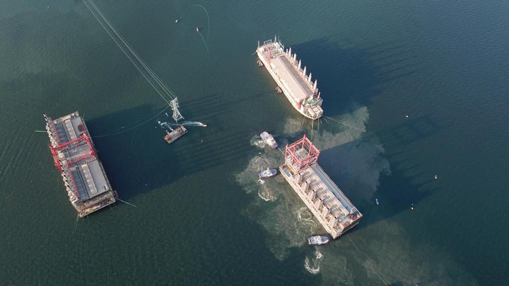 Termelétricas flutuantes atracadas na Baía de Sebetiba: ambientalistas apontam ameaças à vida marinha e ao ecossistema (Foto: Divulgação/Karpowership)
