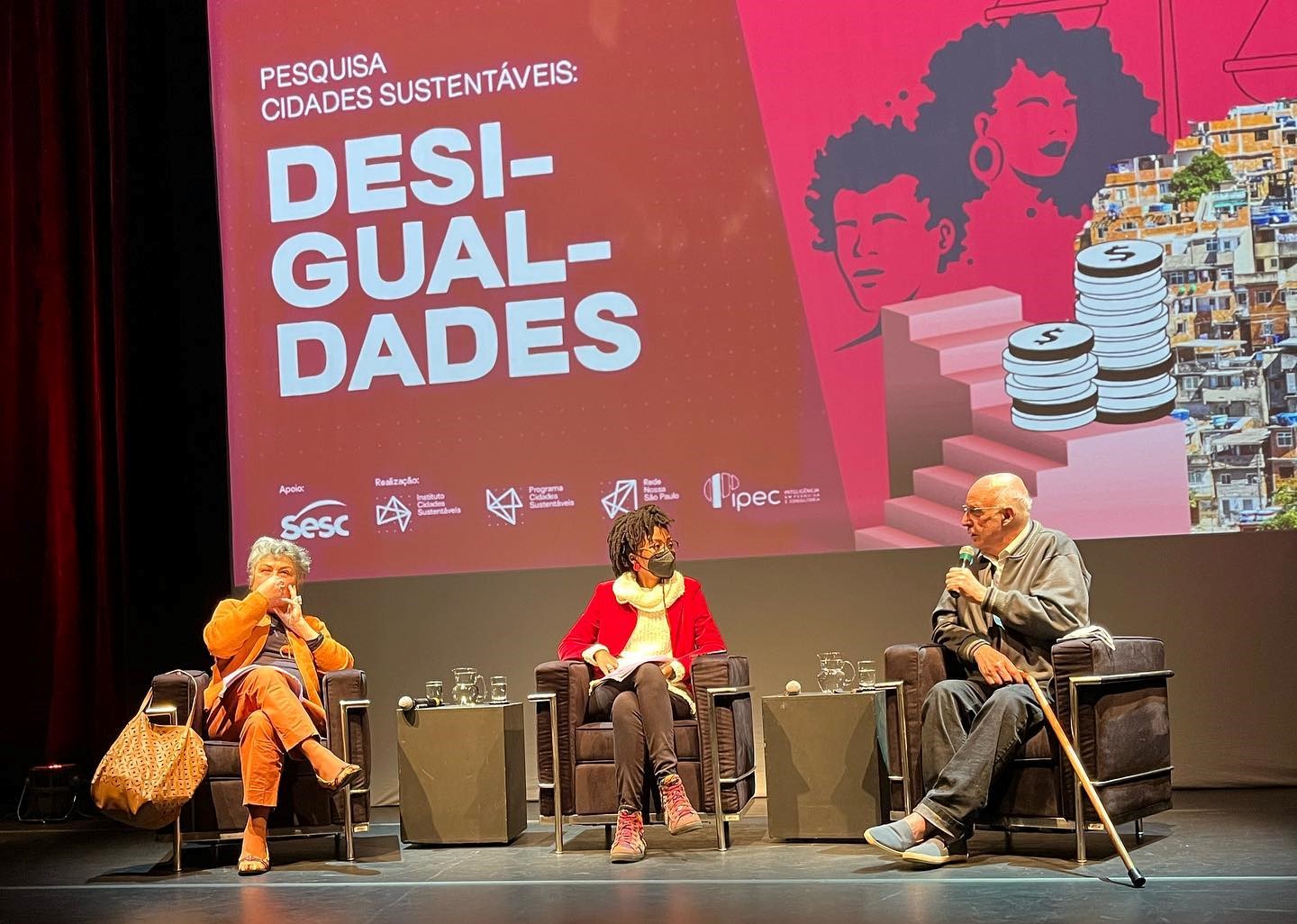 O padre Júlio Lancelotti, ao lado de Adaysa e Gilda no lançamento da pesquisa do Cidades Sustentáveis: 'Temos de mostrar a desigualdade e lutar contra ela no micro e no macro' (Foto: Divulgação)