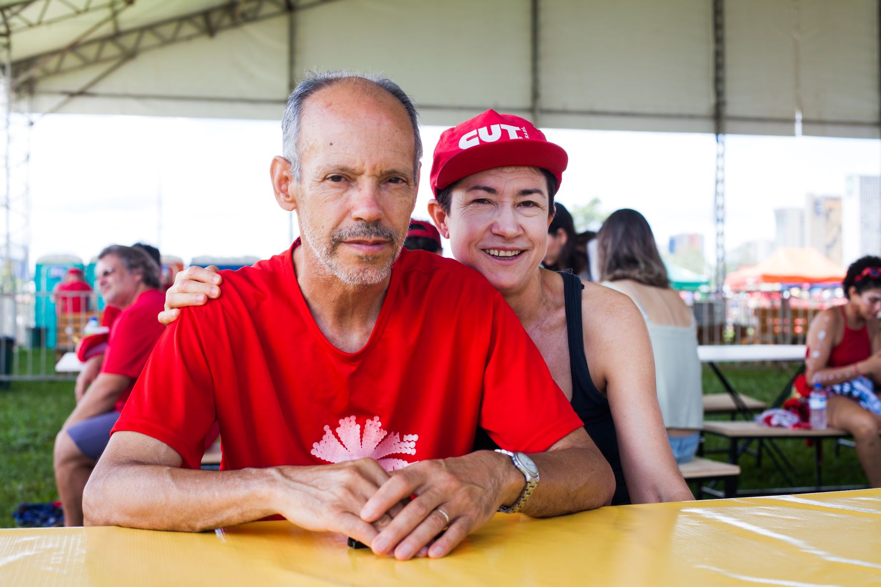 João e Odete na festa da posse: alegria após 36 horas de viagem desde o Rio Grande do Sul (Foto: Tatiana Reis)
