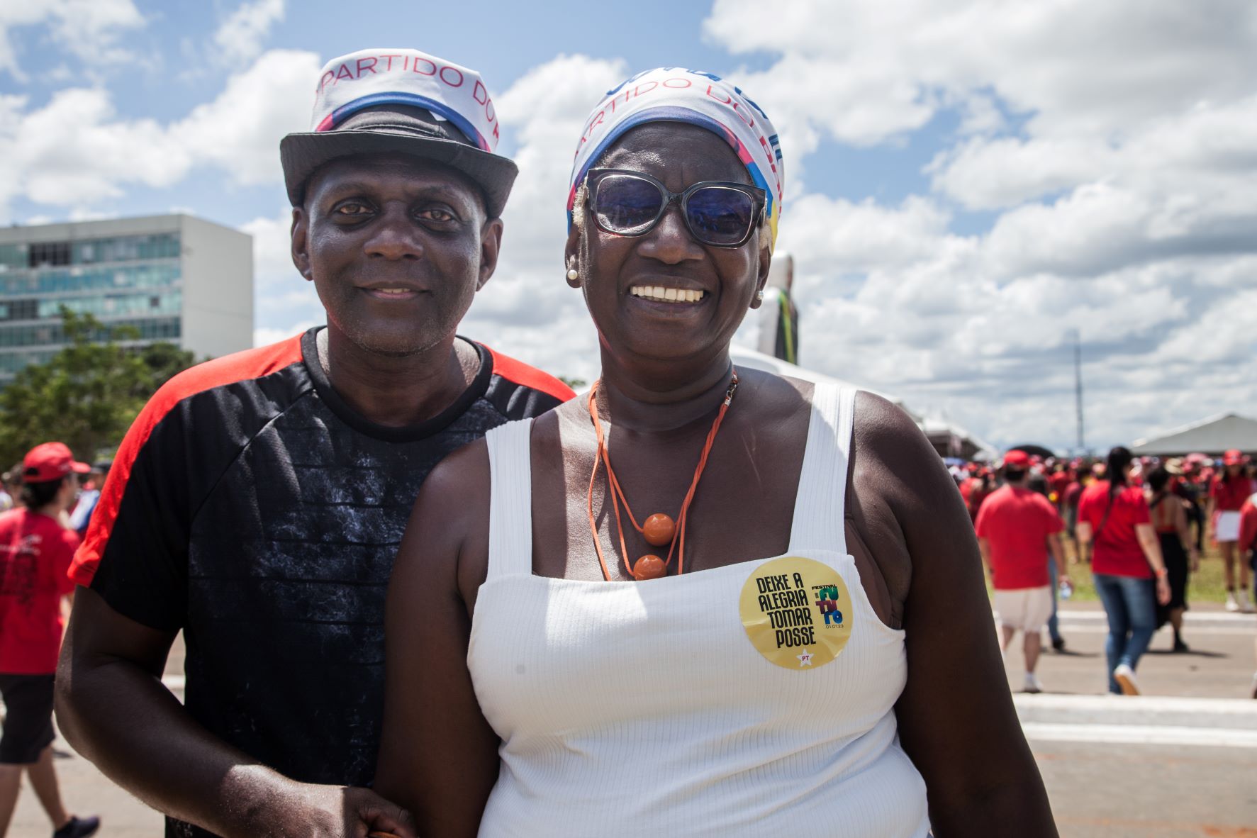 Luiz Maurício e Maria das Dores na Esplanada: casal do Rio de Janeiro espera ações do governo Lula contra o racismo (Foto: Tatiana Reis)