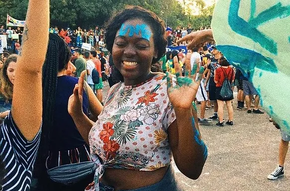 Anna Julia comemora sua aprovação no vestibular da UnB em 2019. Foto: Arquivo pessoal