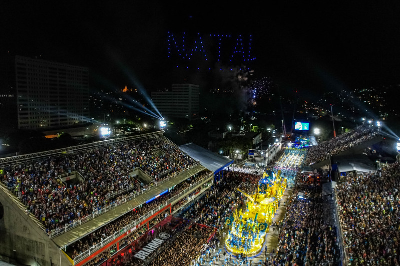 Homenagem a Natal no desfile da Portela: drones desenharam constelação de baluartes da escola em seu centenário (Foto: Diego Mendes/Rio Carnaval)