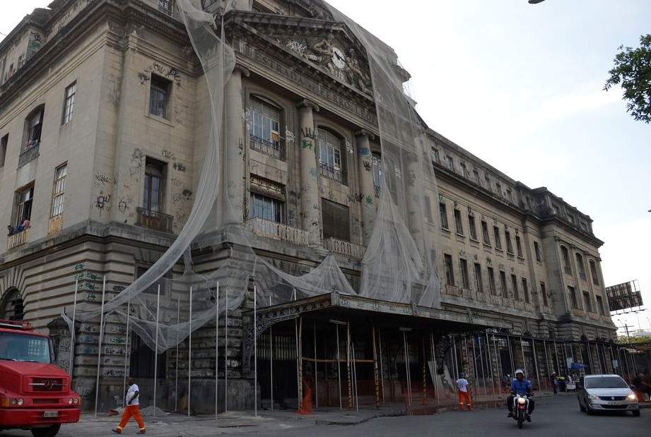 A Estação Leopoldina não recebe trens há duas décadas: retrato da decadência do transporte ferroviário no Brasil e do caos no transporte público do Rio (Tomaz Silva / Agência Brasil - 20/09/2018)