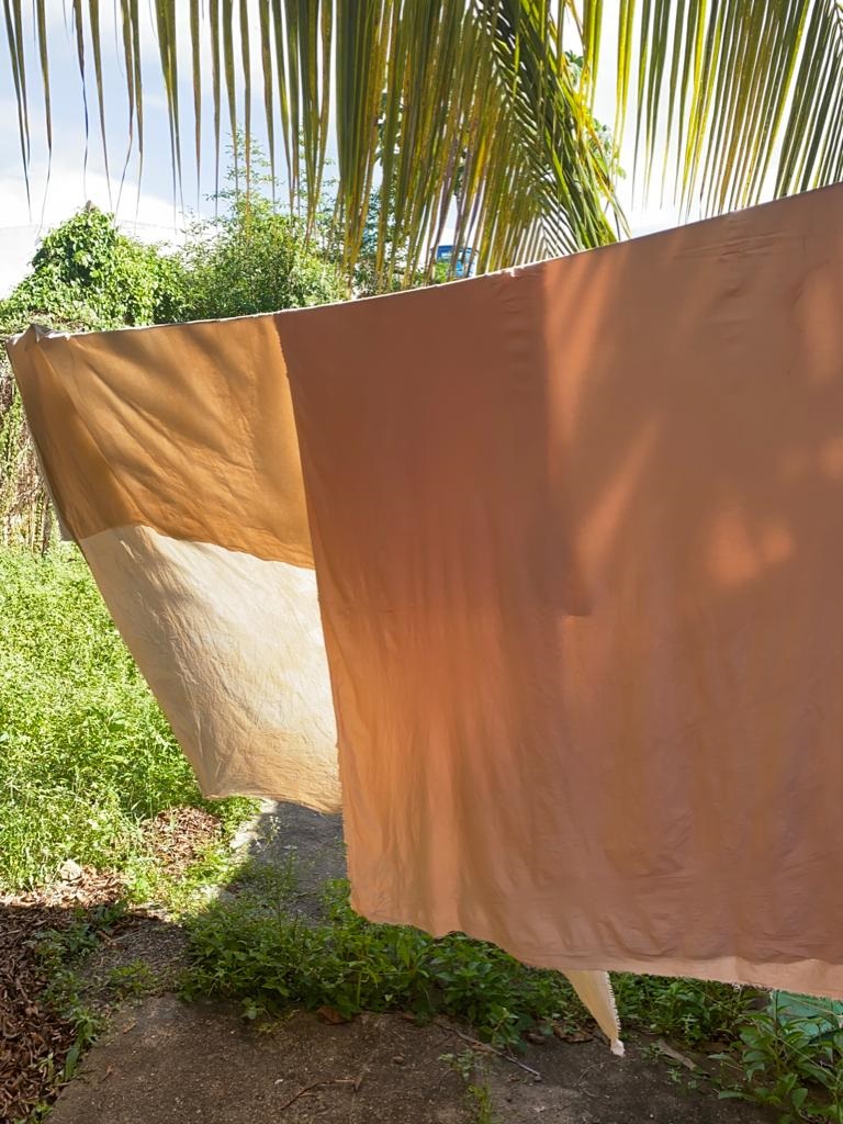 Tingimento à base de mandioca, uma das inovações do estilista Sioduhi. Foto Divulgação