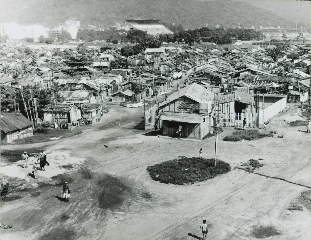A Praia do Pinto: incêndio misterioso destruiu favela à beira da Lagoa Rodrigo de Freitas, para dar lugar a condomínio de classe média. Foto arquivo Biblioteca Nacional