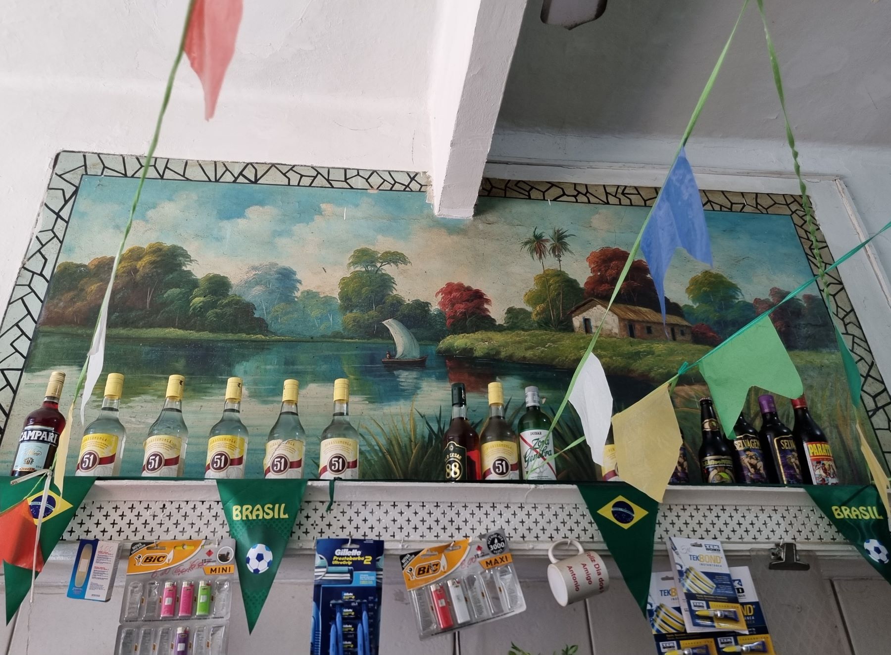 Paisagem clássica dos painéis de Nilton Bravo na parede do Bar Sulista, na Gamboa: Michelângelo dos Botequins, na definição do escritor Paulo Mendes Campos (Foto: Oscar Valporto)