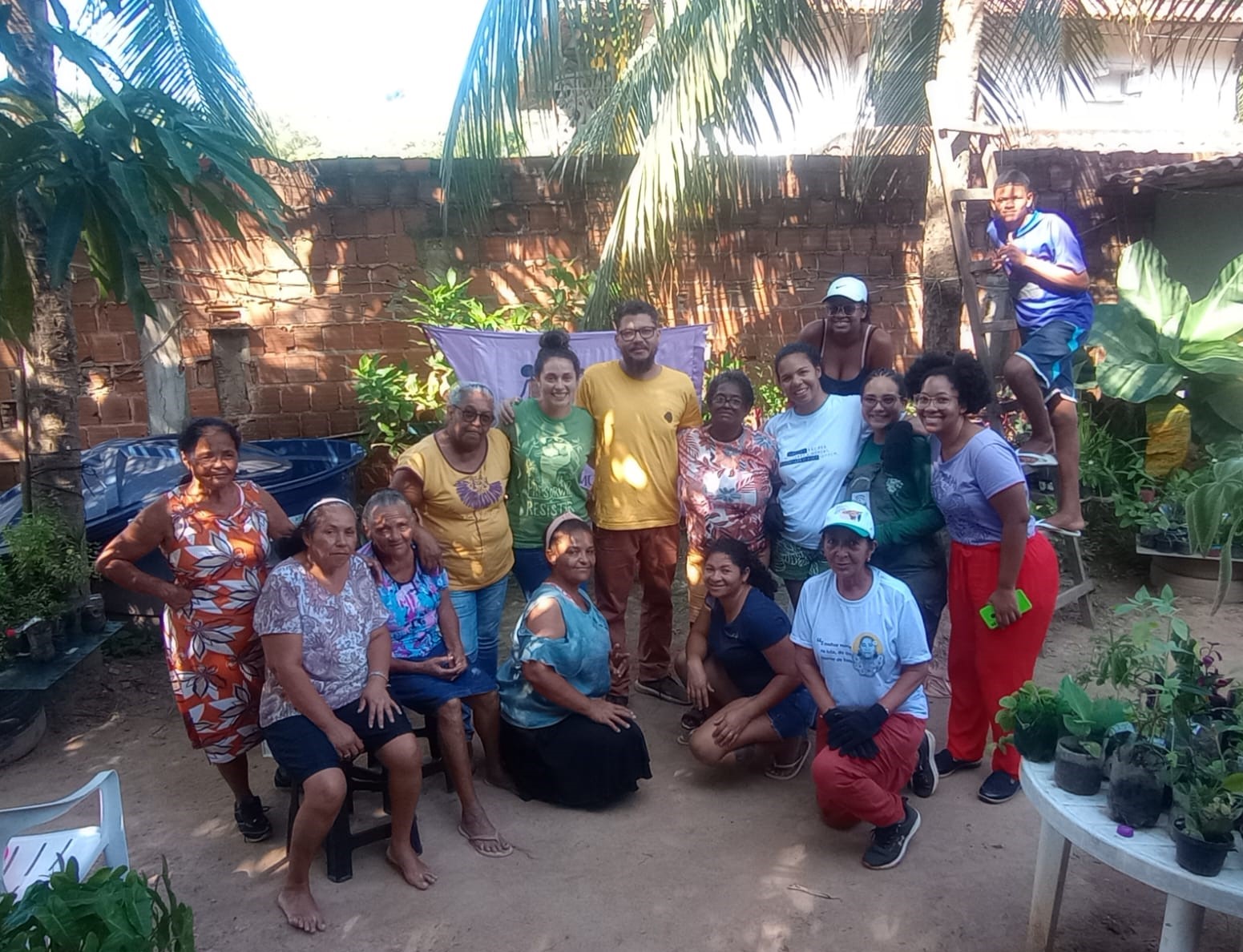Equipe do Sementeira Esperança: mulheres negras à frente de projeto contra insegurança alimentar (Foto: Arquivo Pessoal Maria José da Silva)