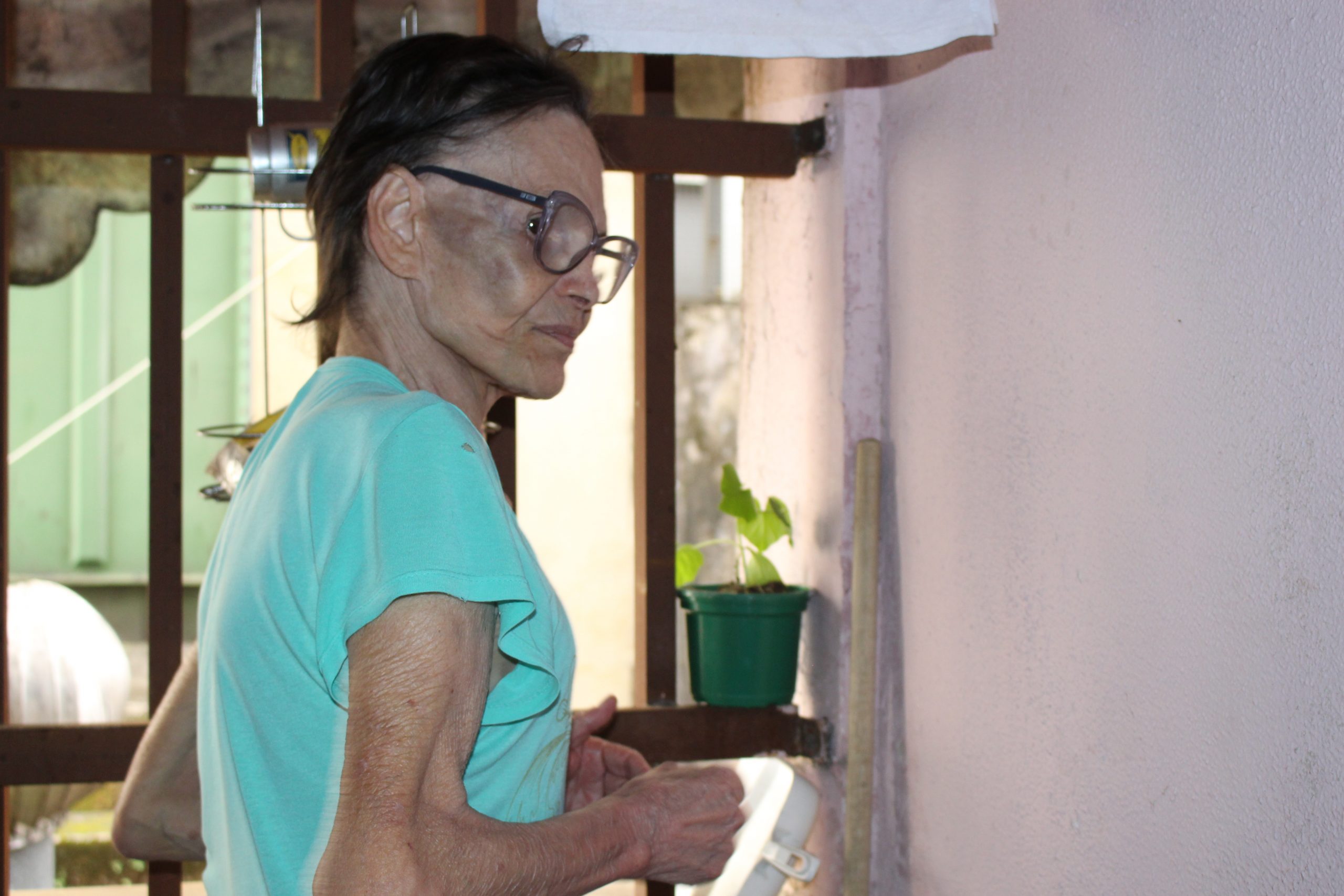 A história e as vitórias de Sissy Kelly, travesti sexagenária que enfrentou a ditadura, a prostituição, o HIV e as ruas