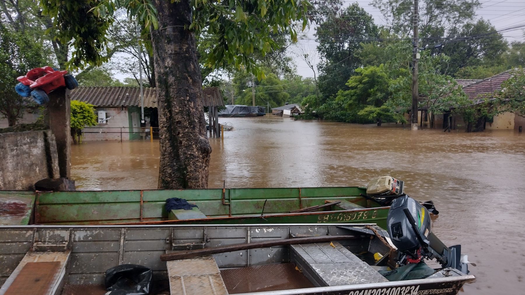 Casas e ruas alagadas pela cheia do Rio Uruguai em São Borja: aumento de 60% na precipitação com o fenômeno El Niño e os efeitos da crise climática (Foto: Micael Olegário)