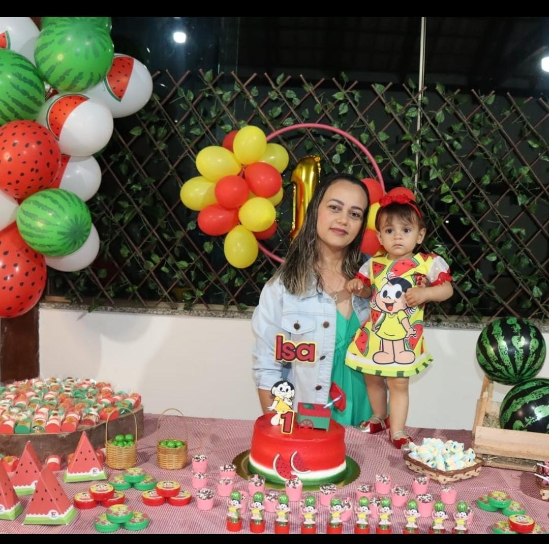 Foto Arquivo Pessoal A técnica de enfermagem Camilla Alves com a filha Eloísa, de 2 anos: "Não é só não querer comer, é não conseguir". Foto Arquivo Pessoal