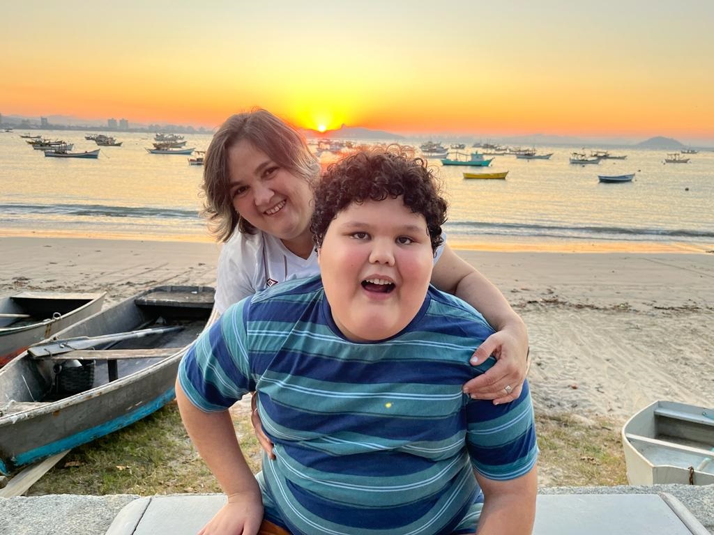 Foto Arquivo Pessoal A pastora Angélica Freitas com o filho Miguel Asafe, de 13 anos: "Só quem convive sabe o que é lidar com a seletividade alimentar". Foto Arquivo Pessoal