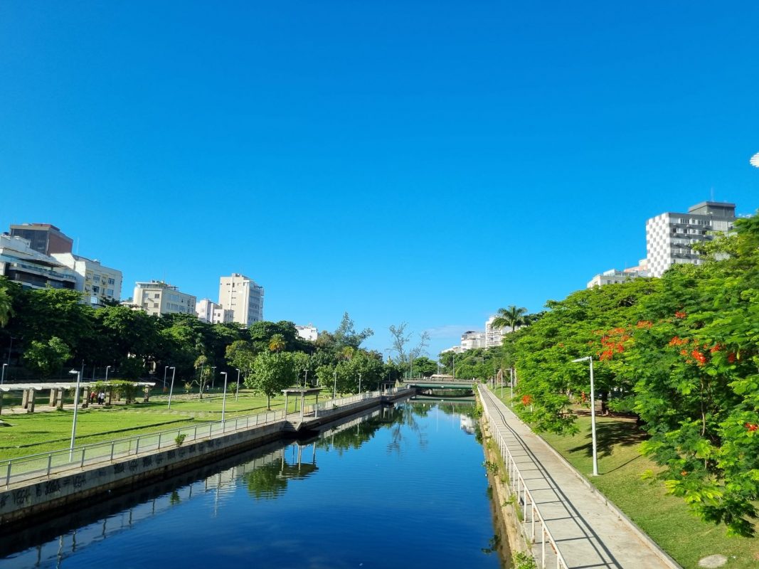 O Jardim de Alah, vazio e abandonado como quase sempre nos últimos 60 anos: Prefeitura abre licitação para concessão de parque público à iniciativa privada (Foto: Oscar Valporto)