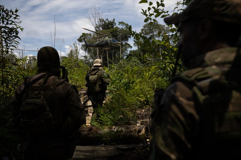 Operação em Roraima em abril de 2023: ambientalistas pedem ações mais efetivas e reforço no efetivo de combate ao desmatamento (Foto: Bruno Kelly/Ibama)