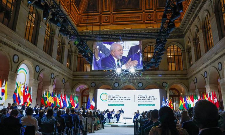 Lula participa da Cúpula para um Novo Pacto Financeiro Global: "sem mudar as instituições, a questão climática vira uma brincadeira" (Foto: Ricardo Stuckert/PR)
