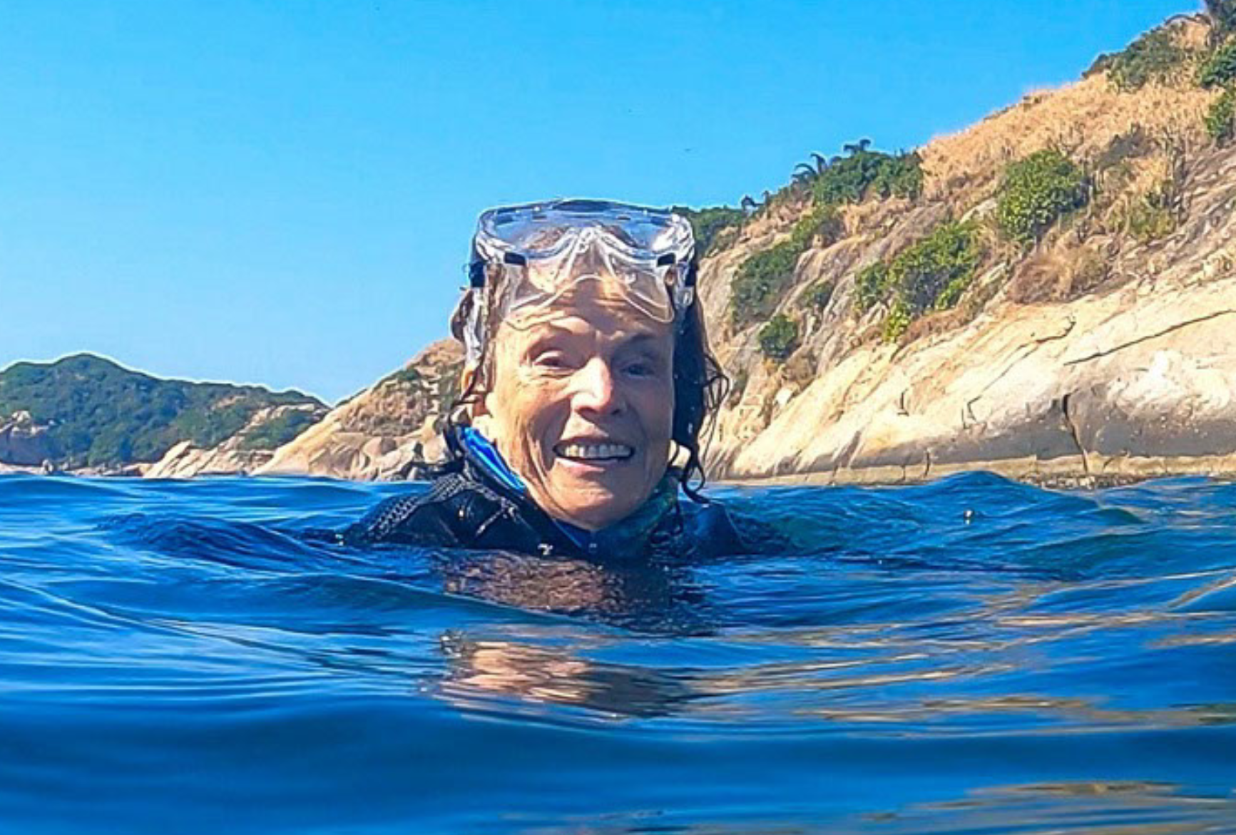 A oceanógrafa Sylvia Earle em mergulho nas Ilhas Cagarras: 'proteger o oceano é proteger a vida' (Foto: Projeto Ilhas do Rio / divulgação)