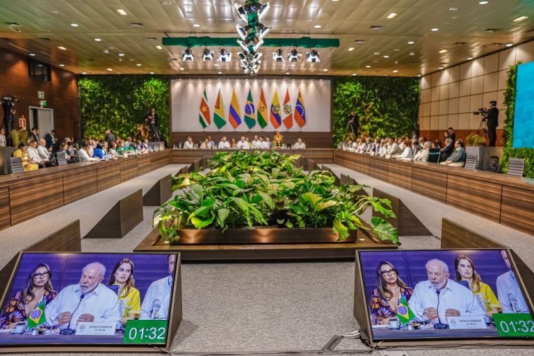 O presidente Lula discursa na Cúpula da Amazônia: apesar de aliança contra o desmatamento, ambientalistas criticam falta de ações concretas no documento final (Foto: Ricardo Stuckert / Presidência da República)