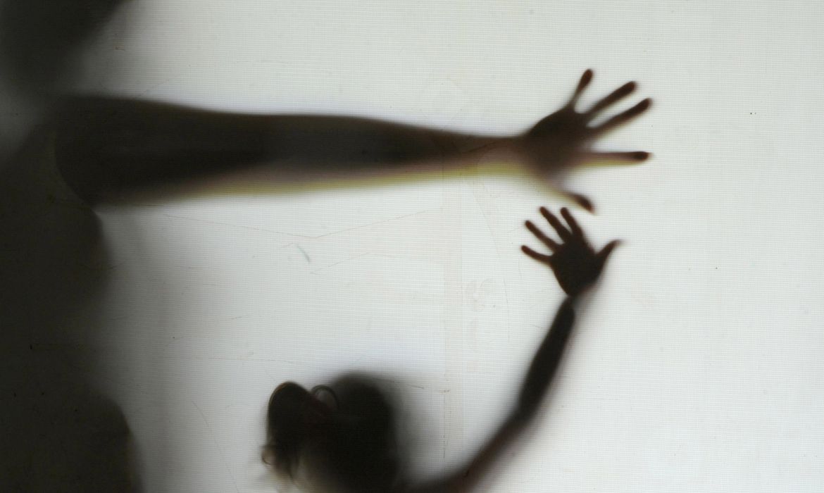 Ouvidoria Nacional dos Direitos Humanos recebeu 50.098 denúncias de violência contra crianças e adolescentes no primeiro semestre de 2021: 81% (40.822) ocorreram dentro da casa da vítima (Foto: Elza Fiúza / Agência Brasil)