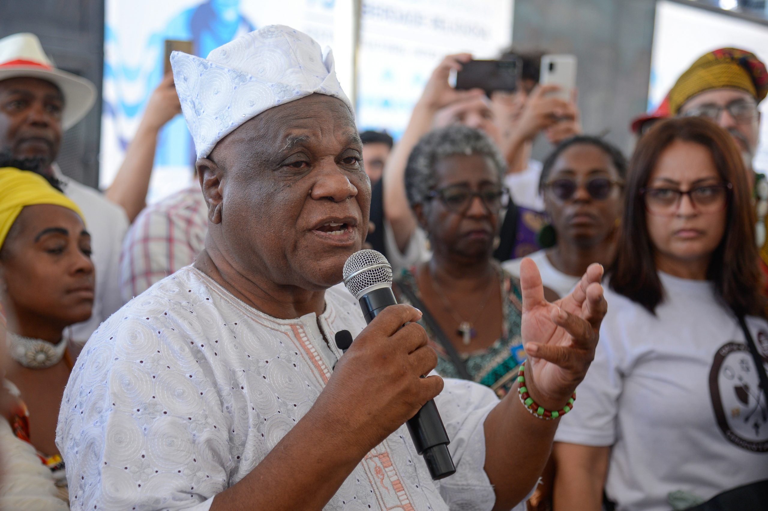 Ivanir dos Santos durante a 16ª Caminhada em Defesa da Liberdade Religiosa, na praia de Copacabana: produção de série sobre história do movimento negro na luta pelos direitos civis no Brasil (Foto: Tomaz Silva/Agência Brasil - 17/09/2023)