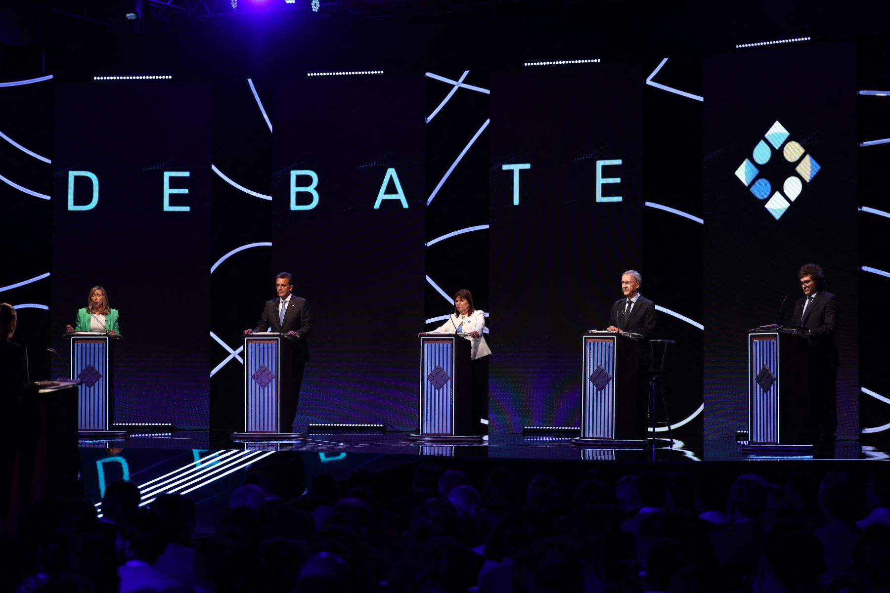 Debate presidencial na Argentina: hermanos sofrem com inflação de 100%, desemprego e instabilidade política (Foto: Tomaz Cuesta / AFP - 01/10/2023)