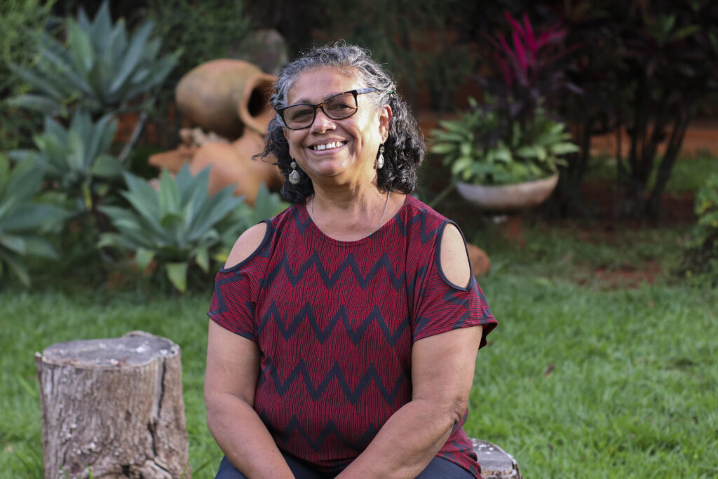 Luiza Batista: “Quando eu pedi água, ela disse: ‘beba daí do chuveiro, da privada. Você não vai sair daí hoje, só vai sair de noite para dormir’”. Foto Fenatrad