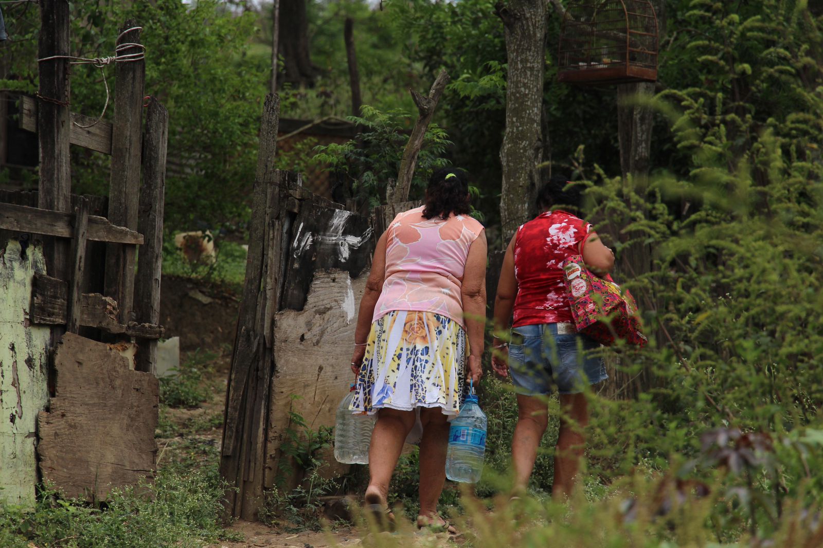 Moradores contam sobre o sentimento de abandono. Fonte: Clara Caldeira/Espaço Gaia.