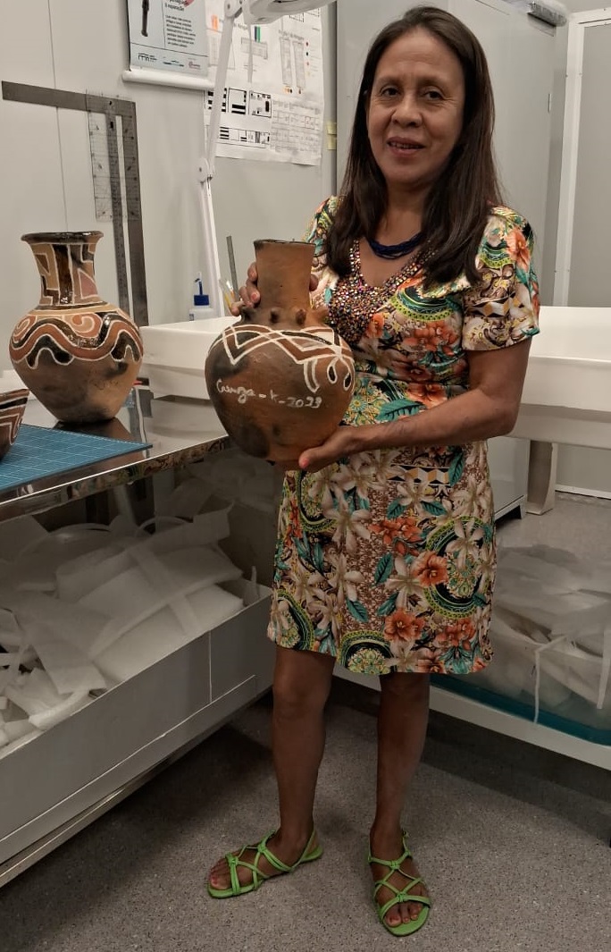 Creuza Axapixije, presidente da Associação das Mulheres Indígenas Kadiwéu: "Através de nossa arte, sustentamos nossas famílias. Muitas mães dependem exclusivamente desse trabalho para sobreviver, essa é nossa realidade". Foto Divulgação
