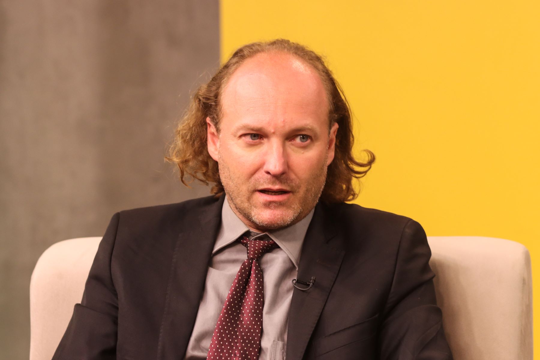O presidente do Ibama; Rodrigo Agostinho, em entrevista: instituto, que já teve mais de 6.200 servidores, hoje tem cerca de 2.500 (Foto: Valter Campanato / Agência Brasil - 10/10/2023)
