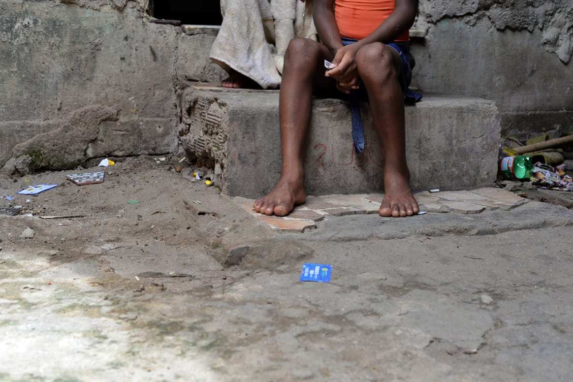Depois de passar por uma internação socioeducativa, a volta desses jovens à vida na sociedade não acontece de forma tranquila e muitos ficam sem matrícula na escola. Foto Mônica Parreira/Instituto Casa
