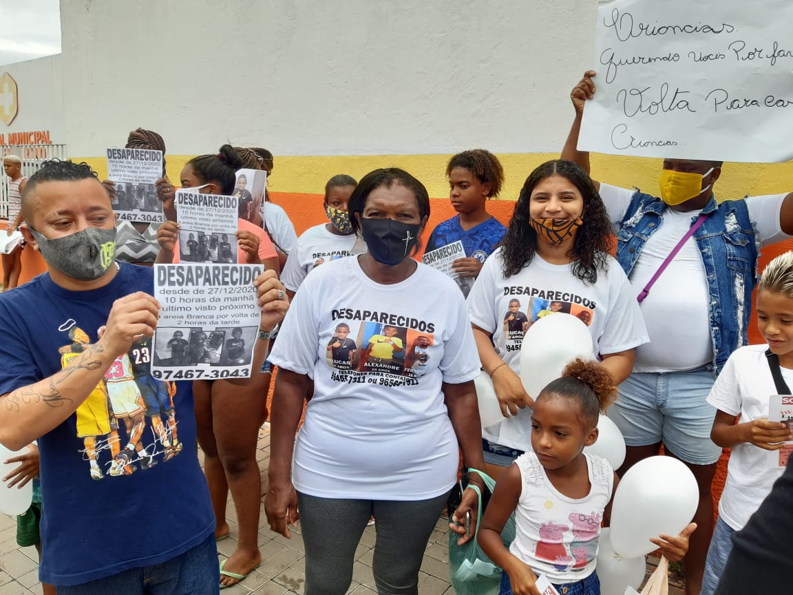 Protesto contra desaparecimento de meninos em Belford Roxo, na Baixada: face perversa da ação de grupos armados (Foto: Divulgação)