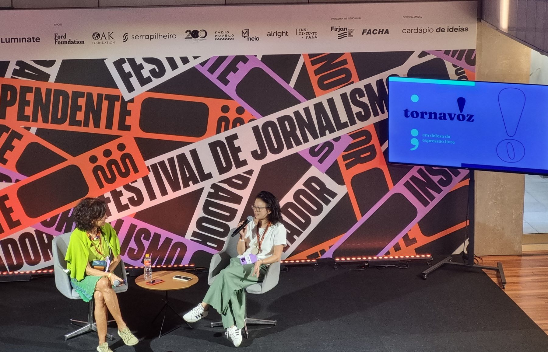 As advogadas Taís Gasparian e Charlene Nagae, do Instituto Tornavoz em apresentação no Festival 3i: assédio judicial a jornalistas em pauta (Foto: Oscar Valporto)