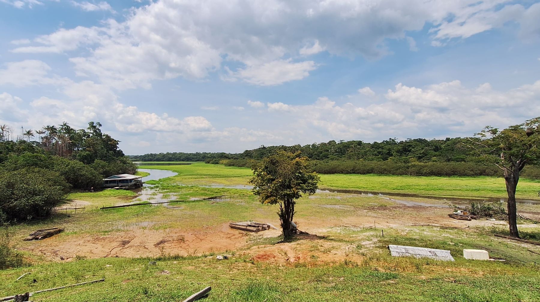 Rio seco na comunidade ribeirinha Boa Esperança: estiagem extrema atrapalha o cultivo de frutas e dificulta pesca (Foto: Paulo Araújo)
